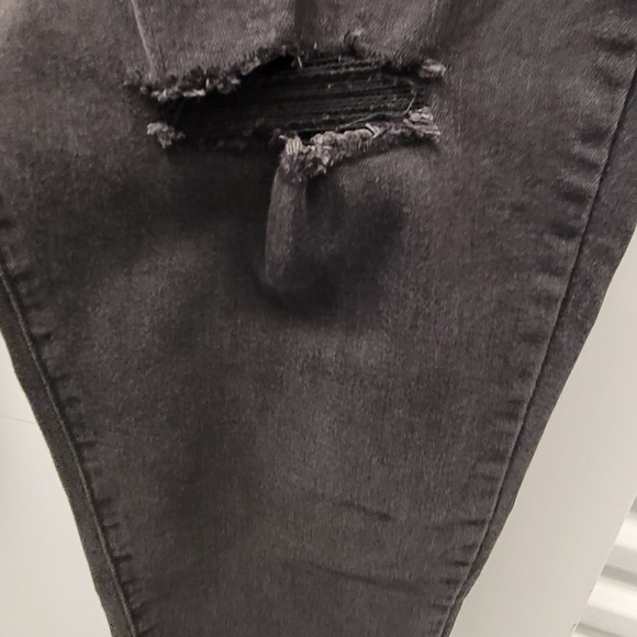 Distressed knee skinny jeans - Picture 5 of 7